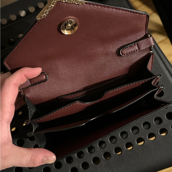 Elegant Burgundy Chain Strap Women's Bag - Picture 2 of 3